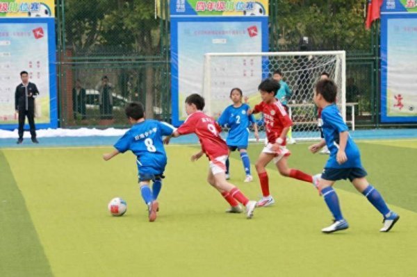 金领速配 “班超”开赛 北京百万中小学生点燃校园足球战火